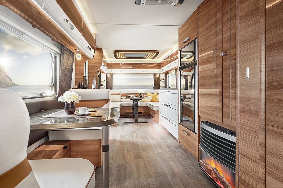 Neue Caravans können Sie genau nach Ihren Bedürfnissen konfigurieren. Blick in das Innere eines top-ausgestatteten, neuen Wohnwagens.