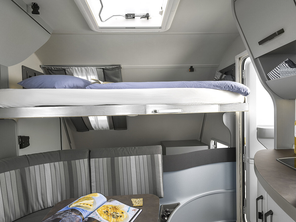 KNAUS SPORT&FUN BLACK Stockbett